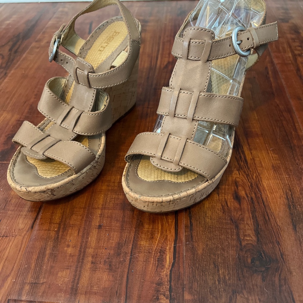 Bright leather wedge sandals size 8